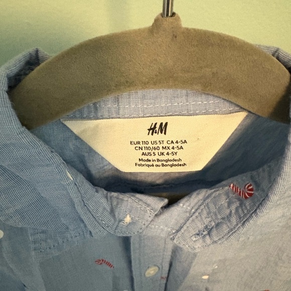 H&M Christmas Button Down Shirt - Picture 4 of 6
